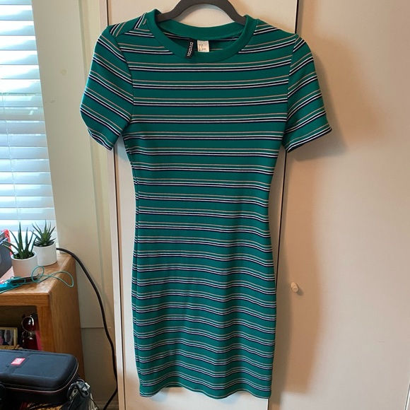 H&M Dresses & Skirts - H&M Stripped Dress